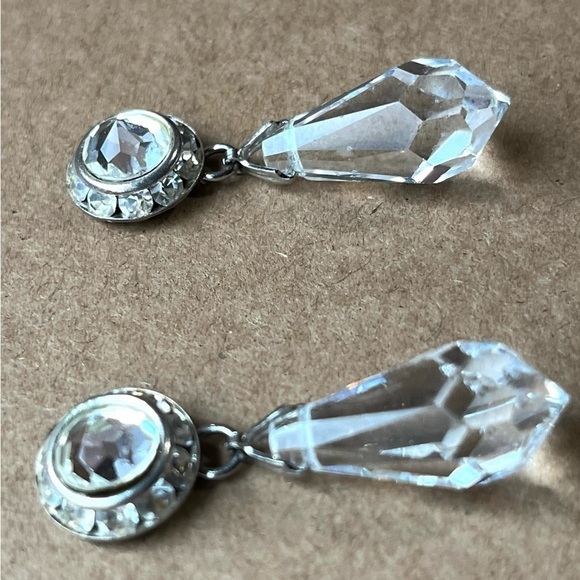 Gorgeous Crystal Icicle Earrings - Picture 4 of 7